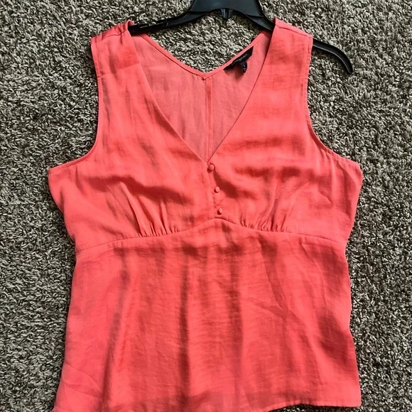 Sleeveless V-neck front and back smooth coral top banana republic, size large - Picture 4 of 4